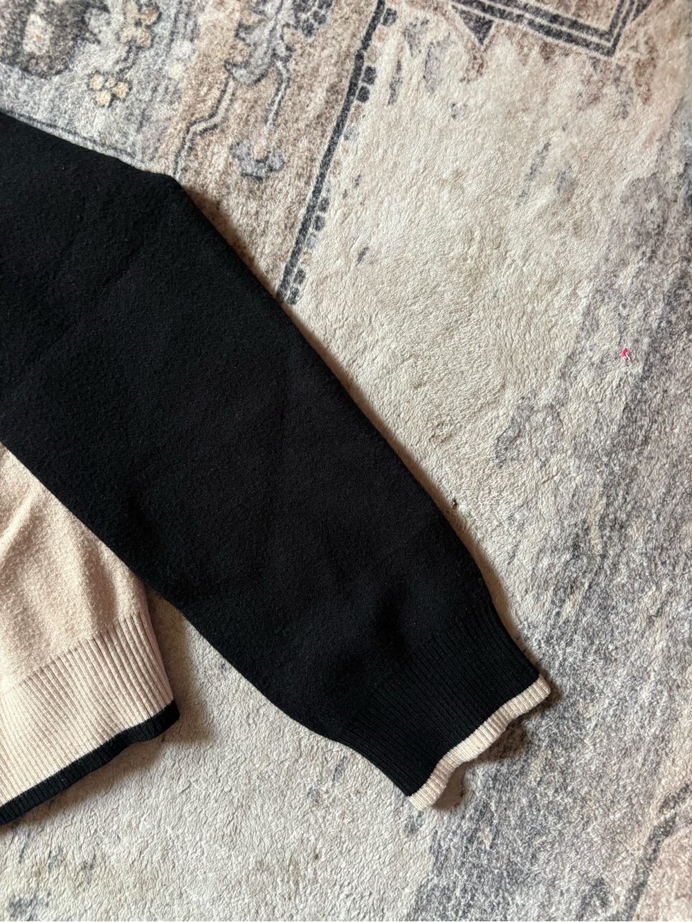 Revolve MONROW Crew Neck Beige Black Colorblock Raglan Sweater Small Soft sz M - Picture 4 of 7